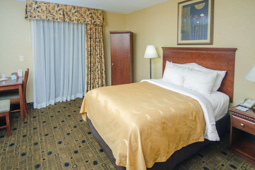 Quality Inn & Suites Coldwater Near I-69 Zimmer foto